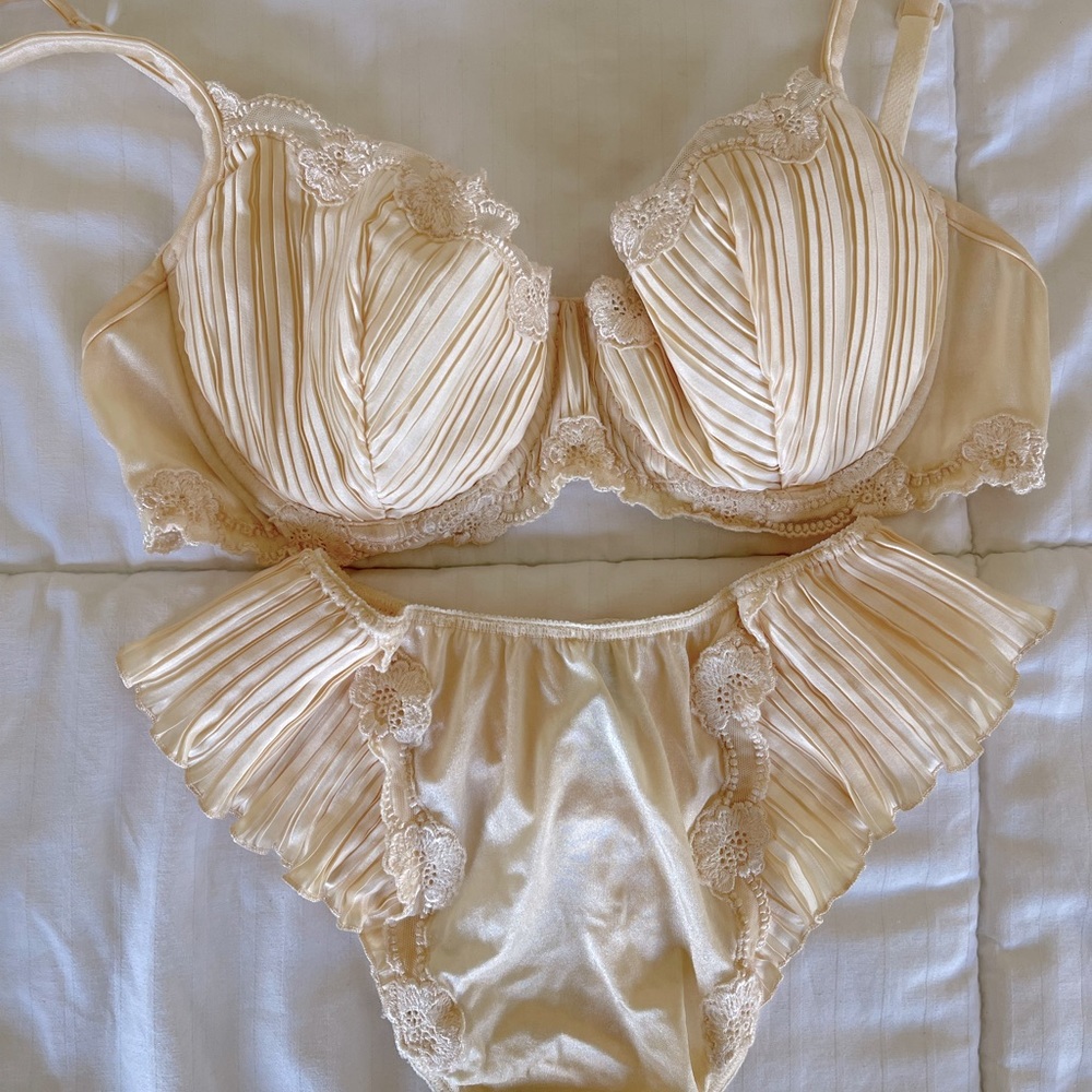 La Perla Silk Bra and Thong Set